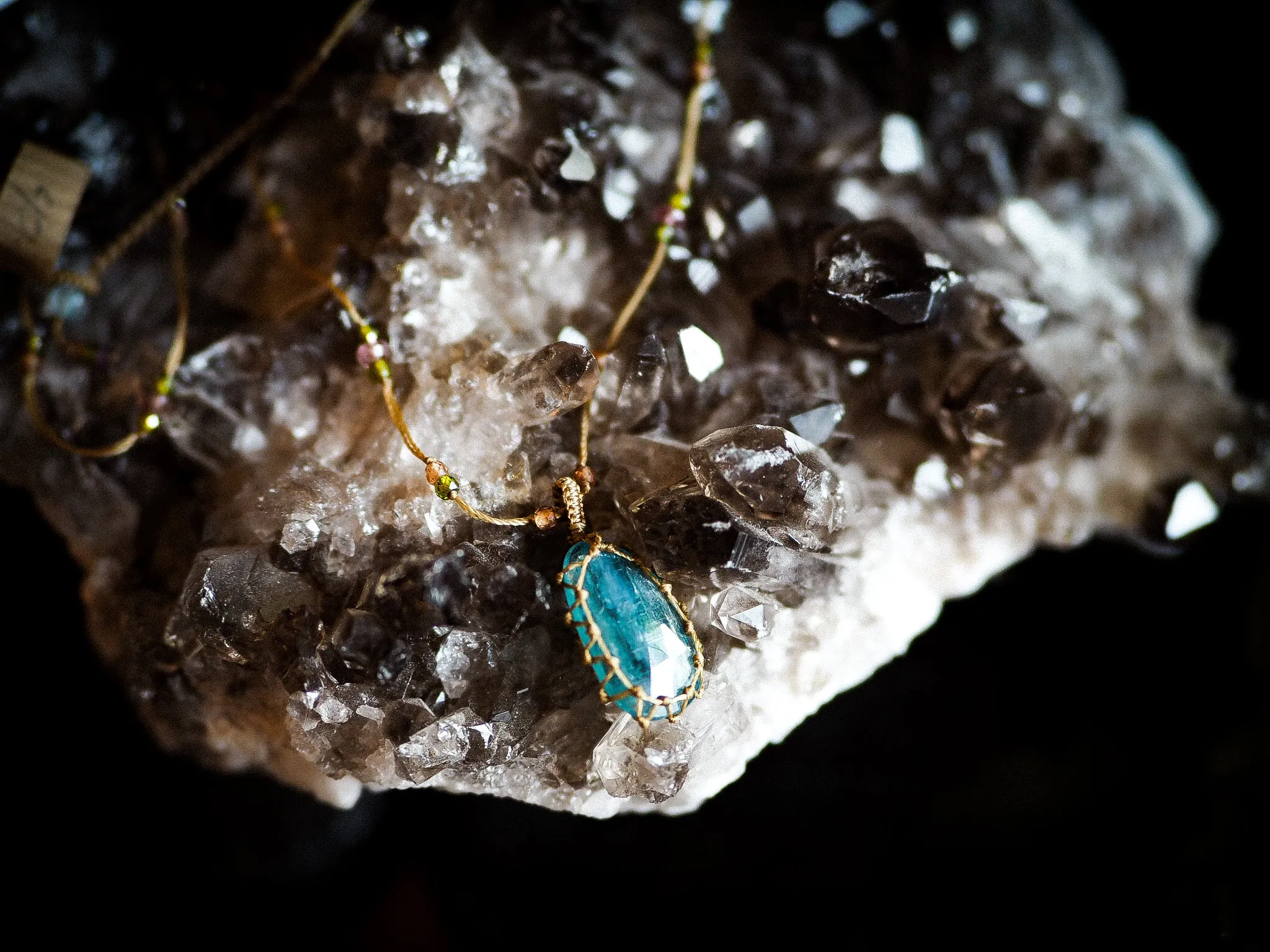 Short Tibetan necklace - Teal Kyanite