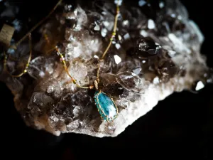 Short Tibetan necklace - Teal Kyanite