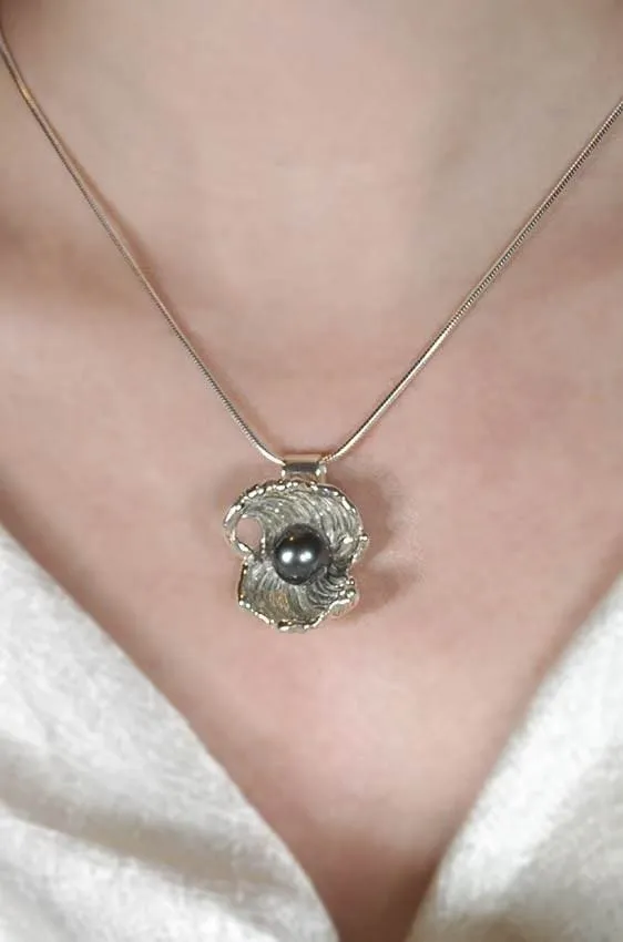 Single Pearl Necklace: Tahitian Pearl Sterling Silver Pendant