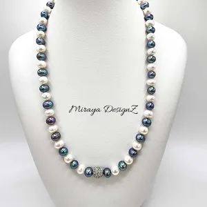 White & Peacock Pearl Necklace