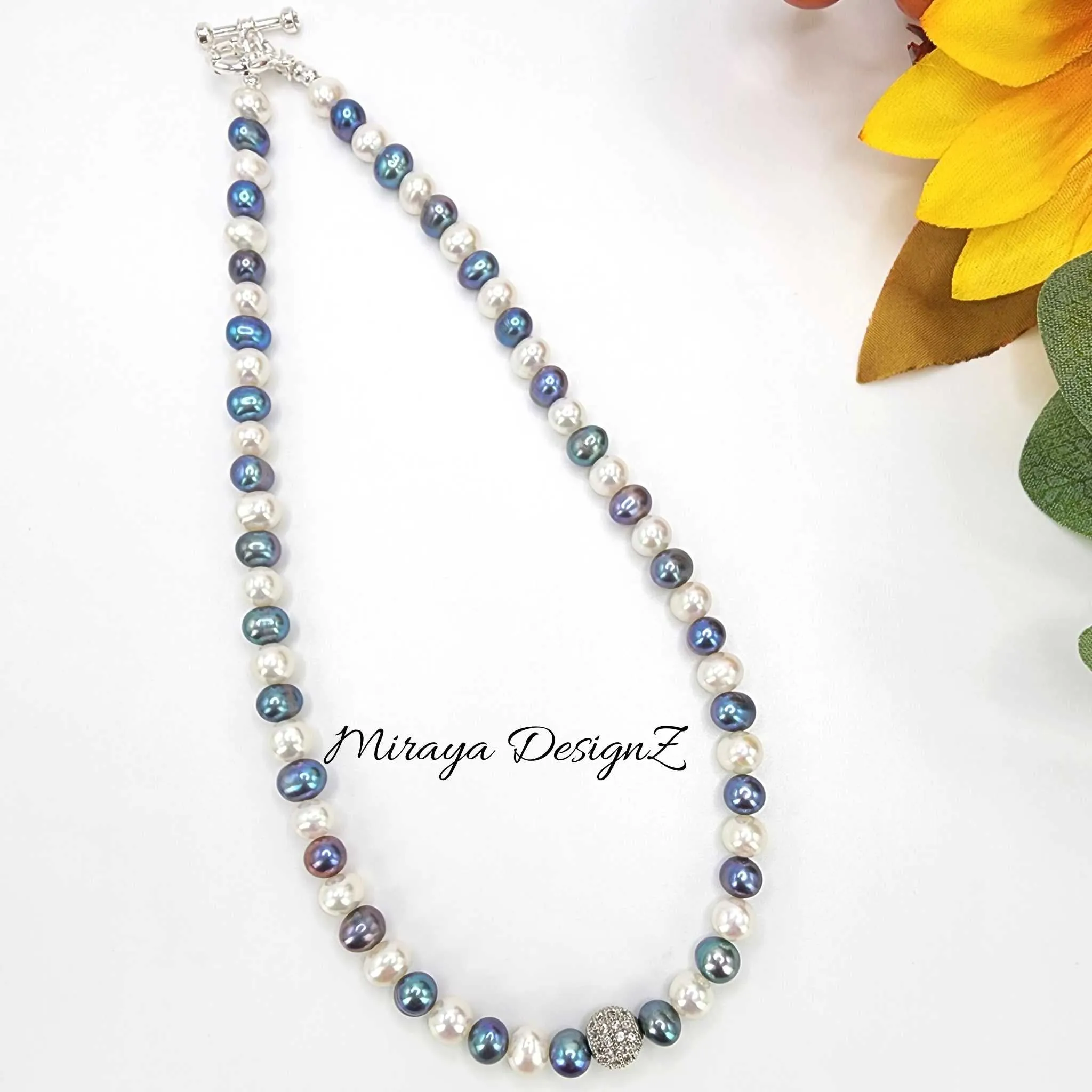 White & Peacock Pearl Necklace